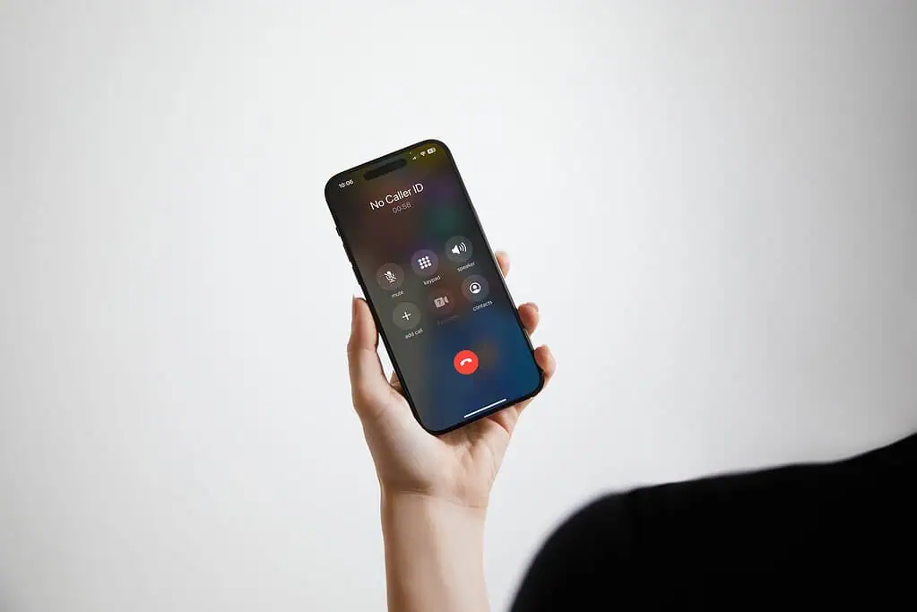 he Silence Unknown Senders setting in iOS 26 which redirects non-contacts to voicemail.