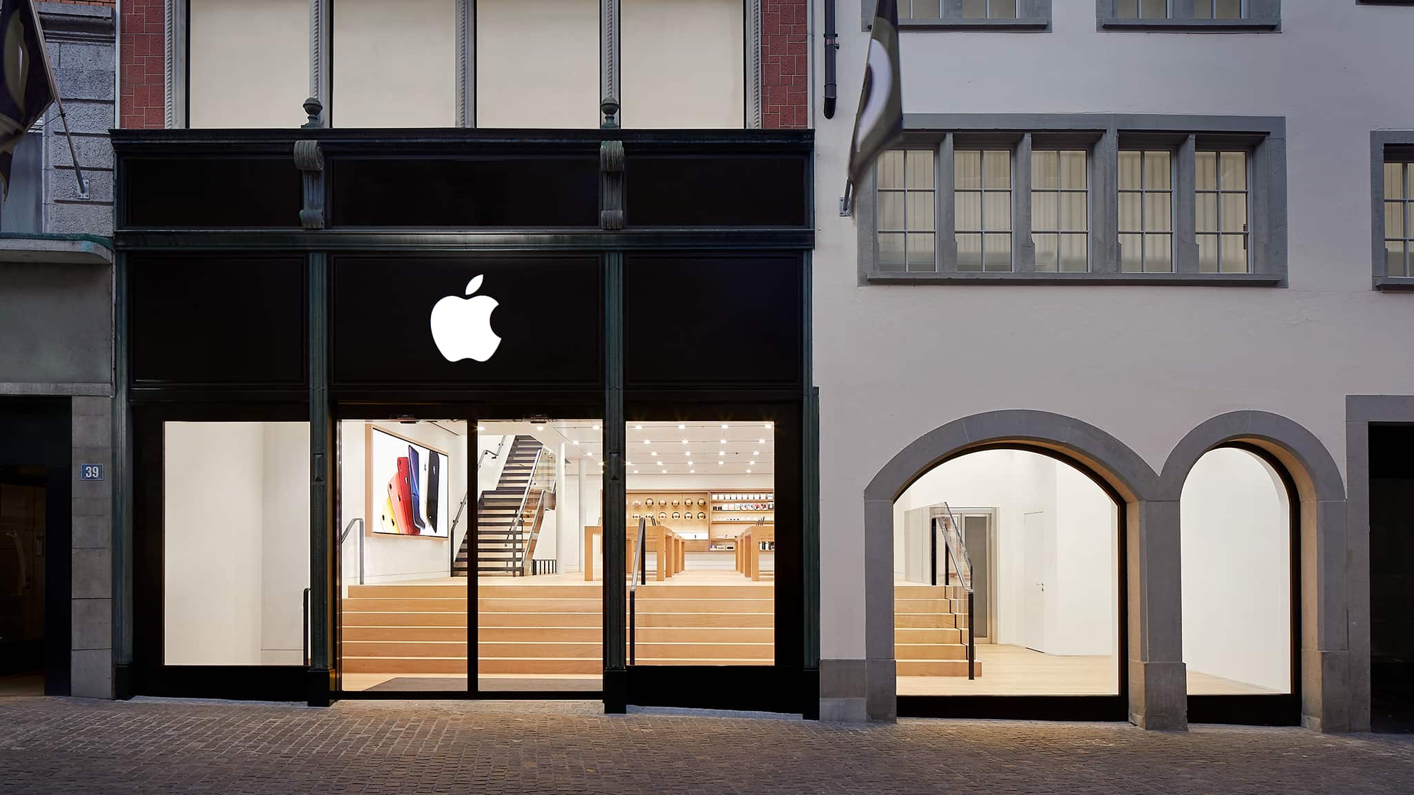 Apple opens Largest European Stores in Zurich