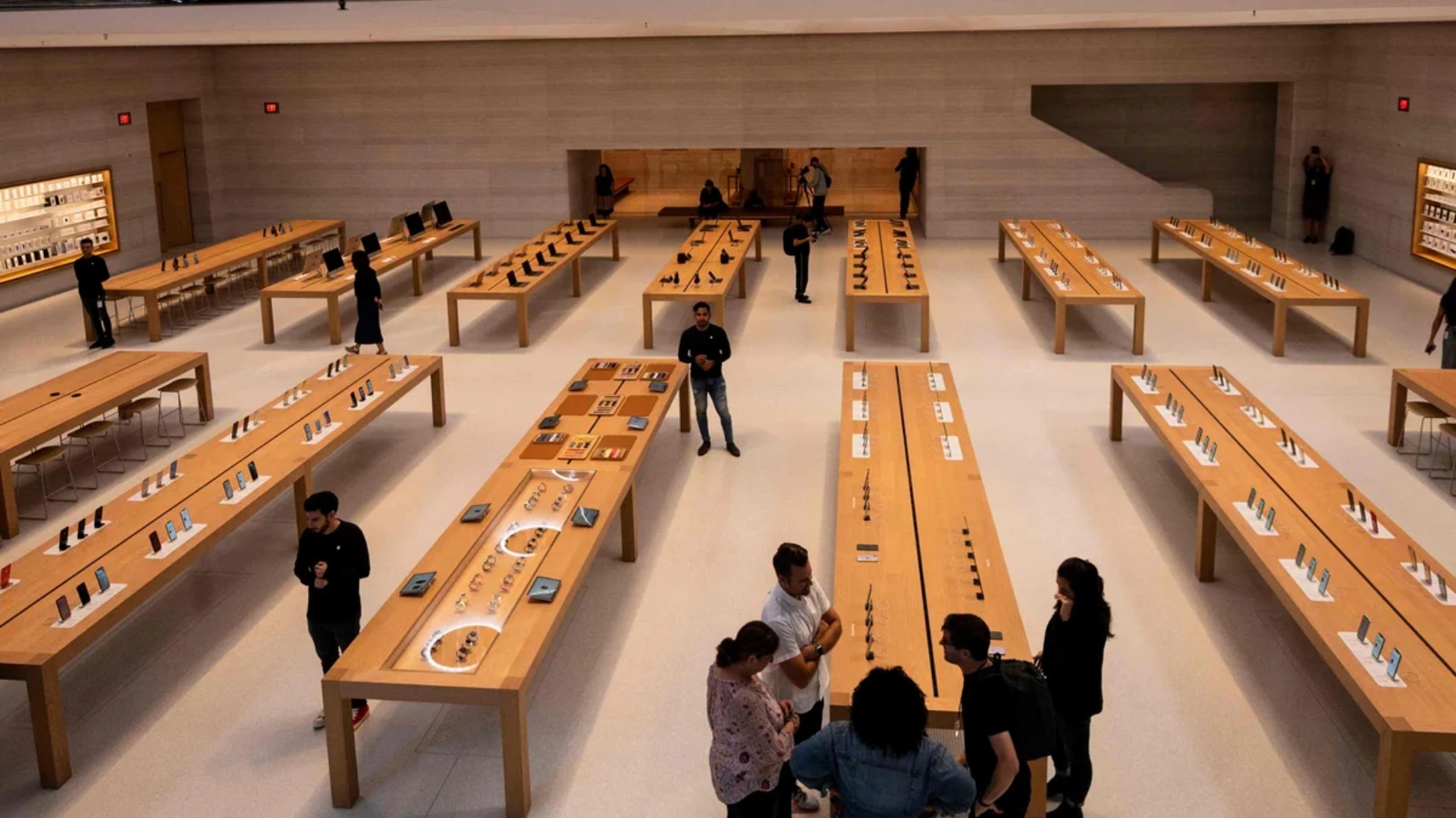 40-Members-of-Congress-Urge-Apple-to-Reverse-Closure-of-First-Unionized-US-Store